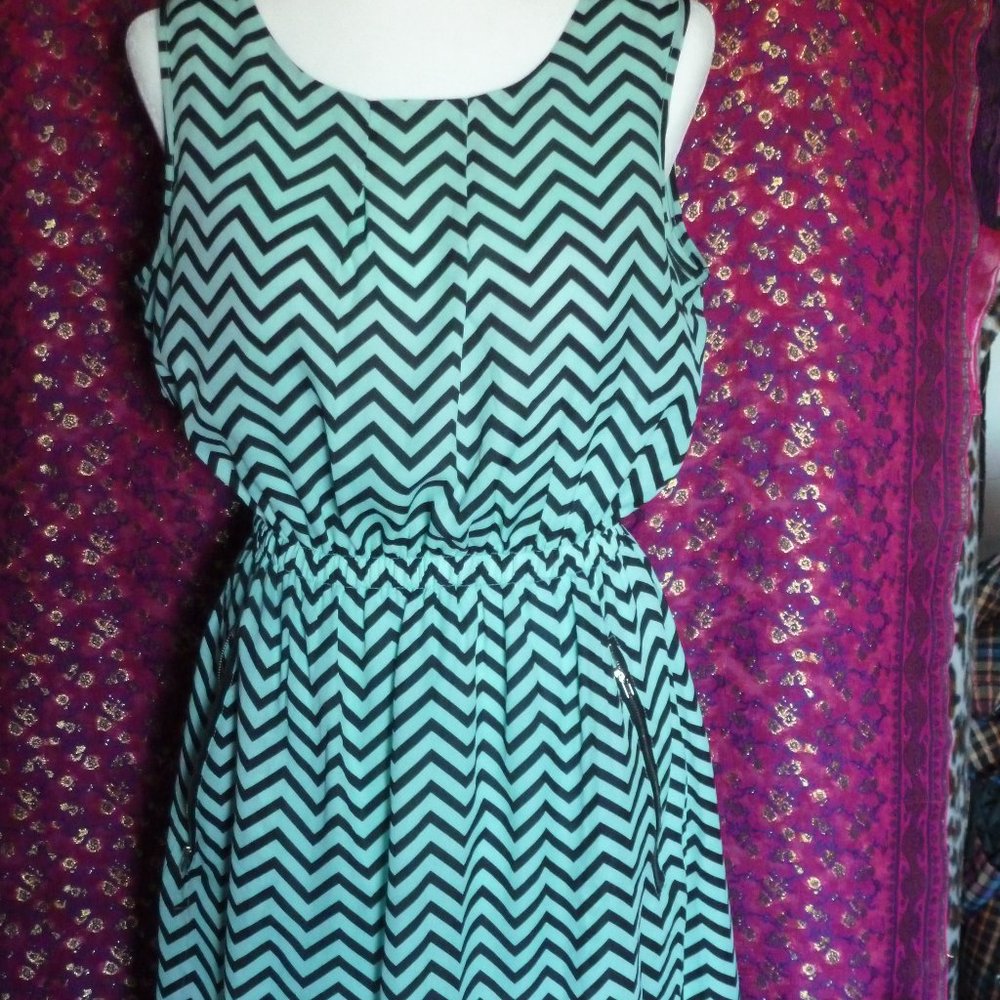 Casual summer sleeveless dress /2 zippered pockets